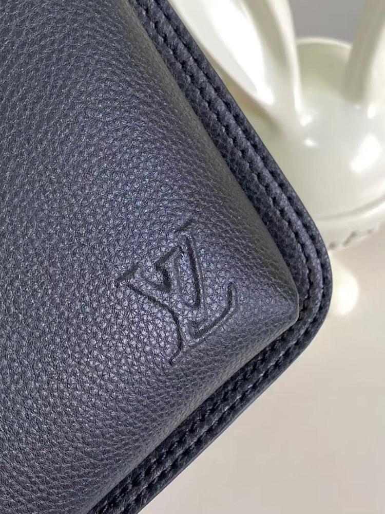 Modern Elegant Leather Shoulder Bag – Limited Edition