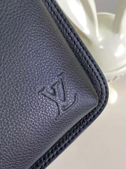 Modern Elegant Leather Shoulder Bag – Limited Edition
