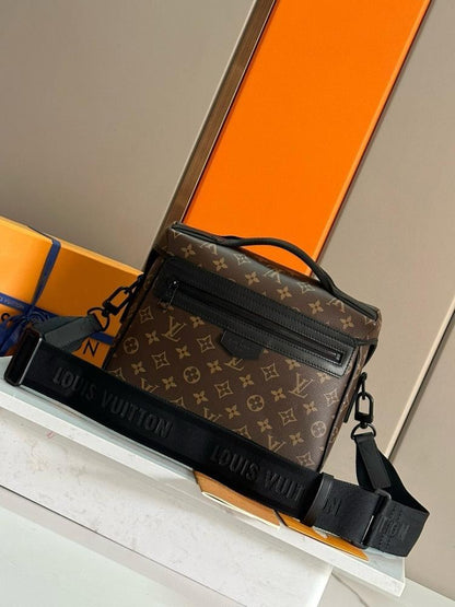 Modern Elegant Leather Travel Bag
