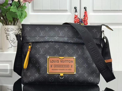 Classic Messenger Bag