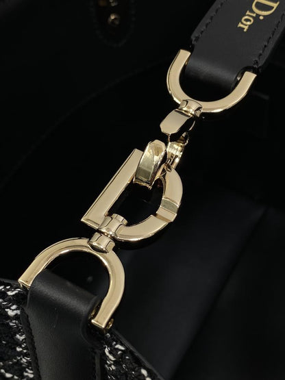 Classic Leather Shoulder Bag