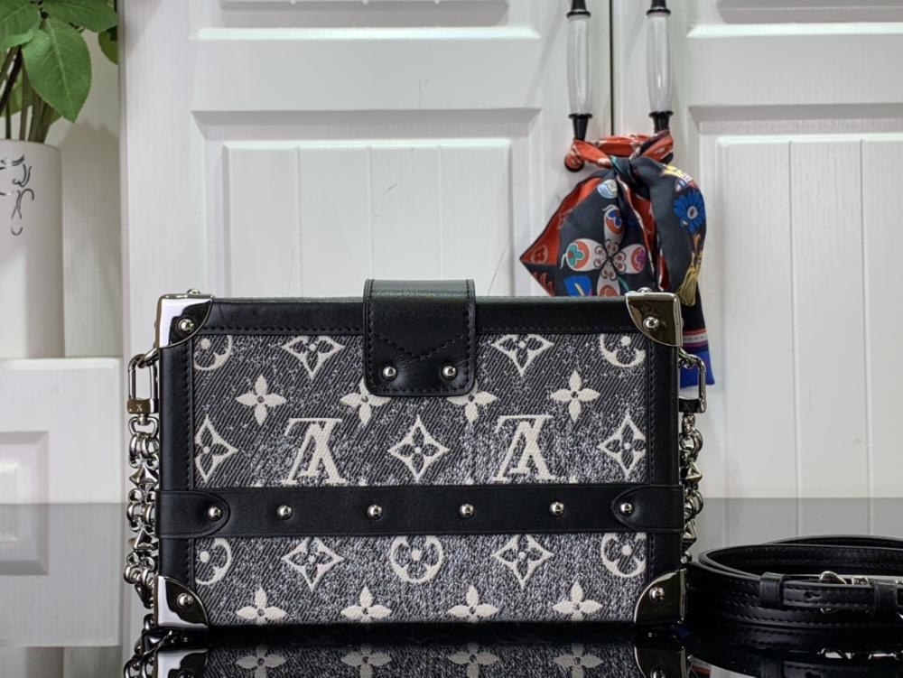 Elegant Shoulder Bag