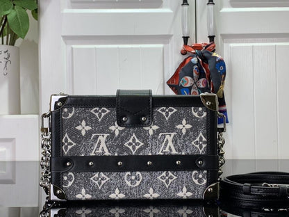 Elegant Shoulder Bag