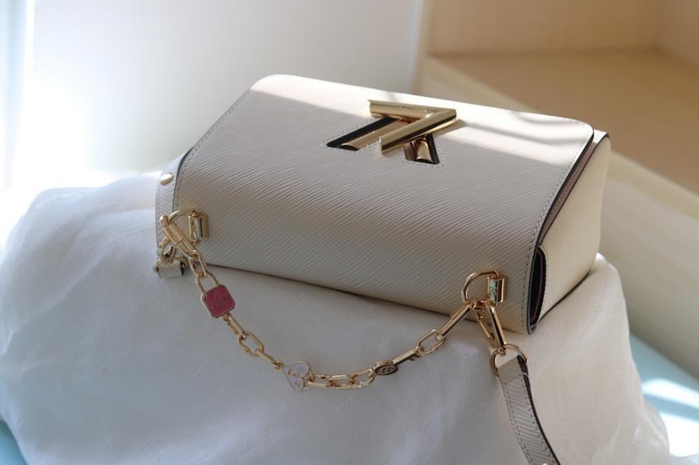 Twist Leather Shoulder Bag