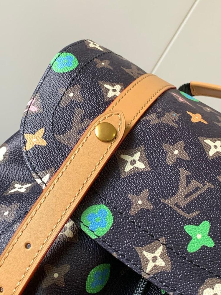 Classic Italian-Inspired Shoulder Bag