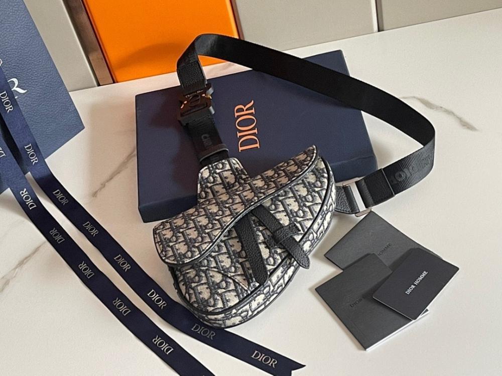 Stylish Black Calfskin Crossbody Bag – Limited Edition