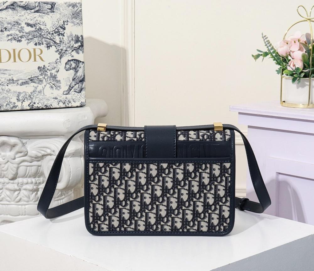 Alma Leather Shoulder Bag