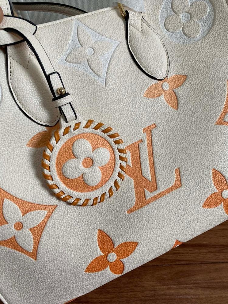 Elegant Leather Shoulder Bag – Special Edition