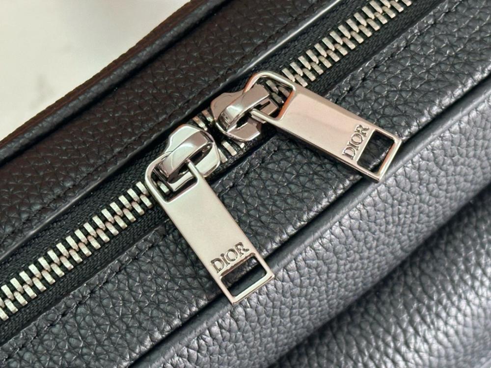 Elegant Printed Leather Shoulder Bag – Limited Edition