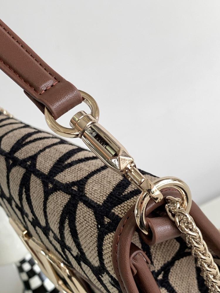 Elegant Stylish Embroidered Shoulder Bag – Limited Edition