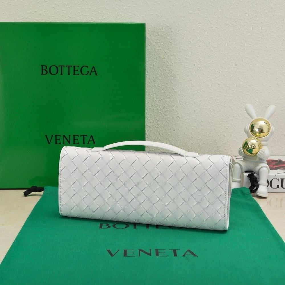 Classic Refined Shoulder Bag
