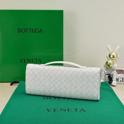 Classic Refined Shoulder Bag