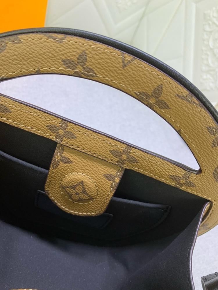 Elegant Refined Canvas Crossbody Bag