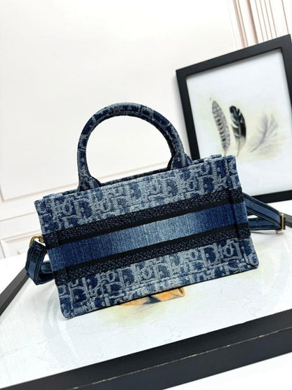 Elegant Refined Shoulder Bag