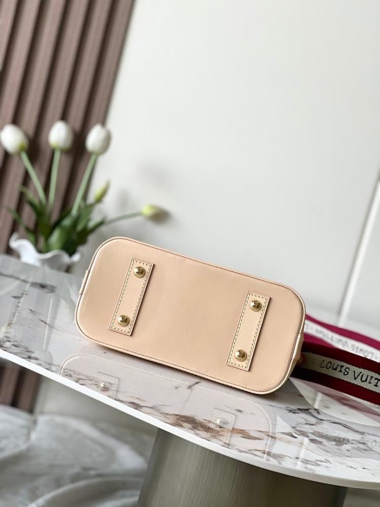 Alma Leather Shoulder Bag