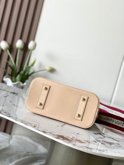 Alma Leather Shoulder Bag
