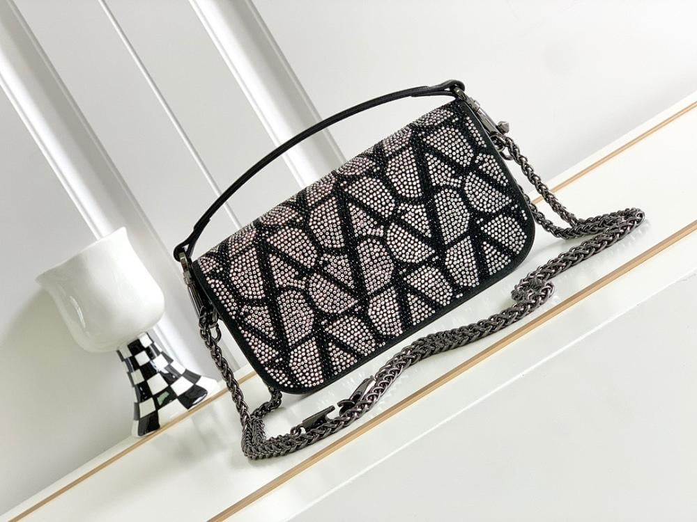 Stylish Refined Quilted Lambskin Shoulder Bag