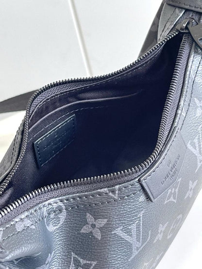Elegant Refined Canvas Shoulder Bag