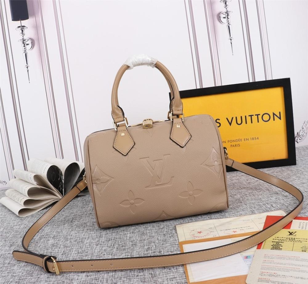 Italian-Inspired Elegant Leather Crossbody Bag