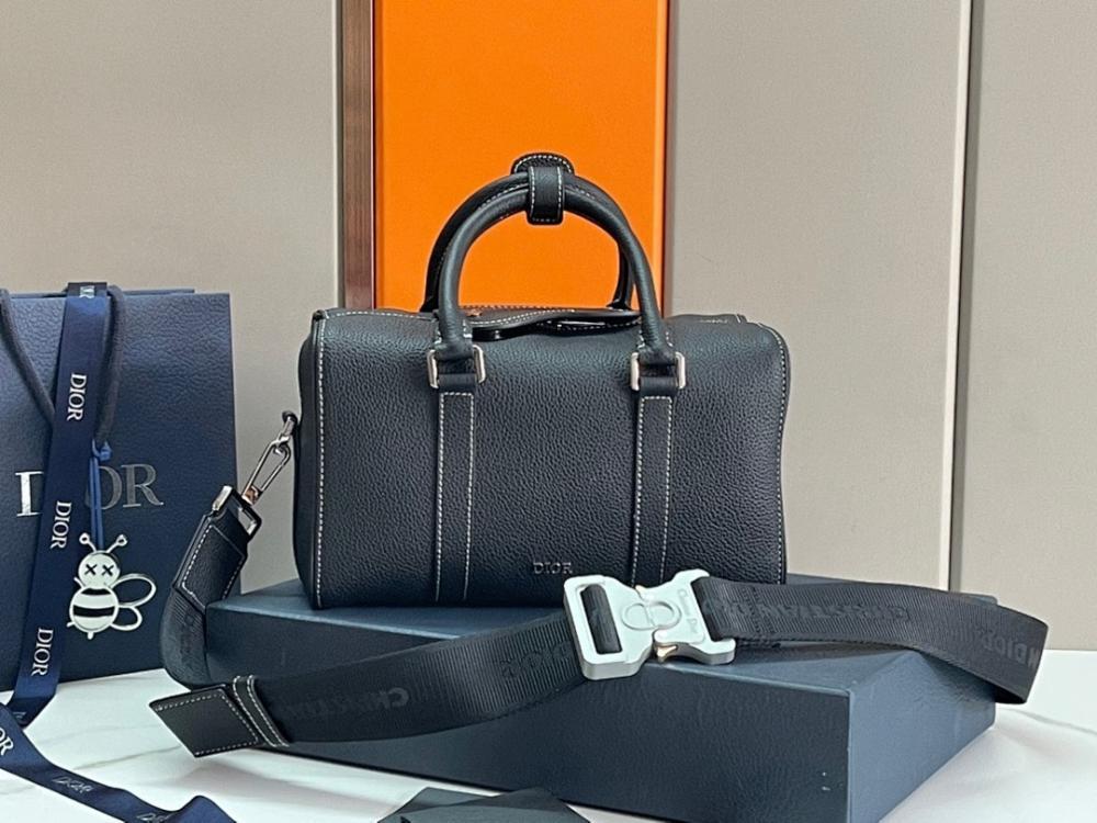 Stylish Refined Black Leather Shoulder Bag
