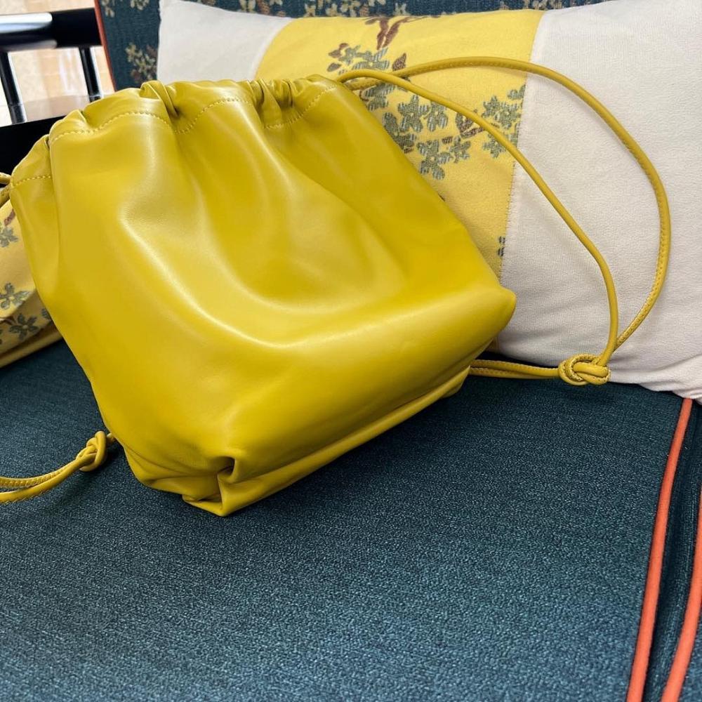 Elegant Leather Crossbody Bag – Special Edition