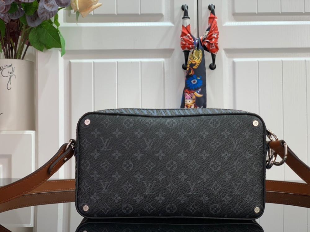 Arco Shoulder Bag
