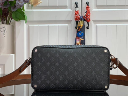 Arco Shoulder Bag