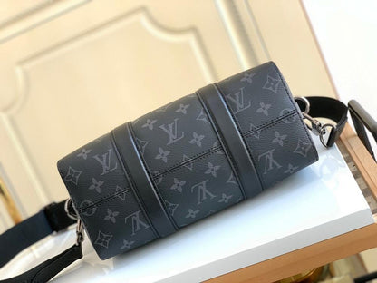 Luxury Leather Crossbody Bag – Limited Edition