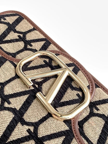 Elegant Stylish Embroidered Shoulder Bag – Limited Edition