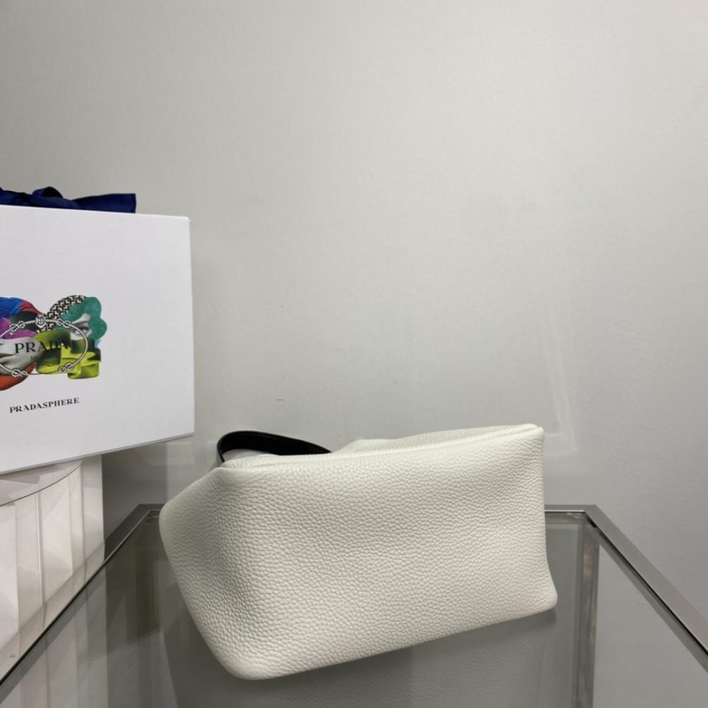 Elegant Leather Top Handle Bag