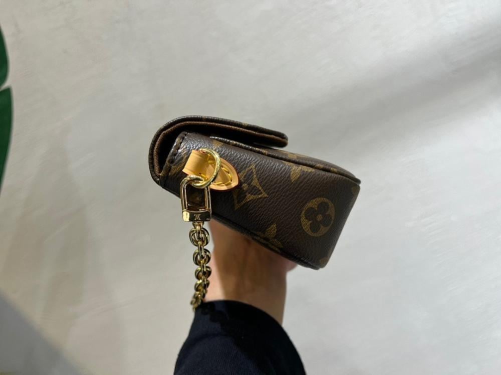 Stylish Leather Crossbody Bag – Limited Edition