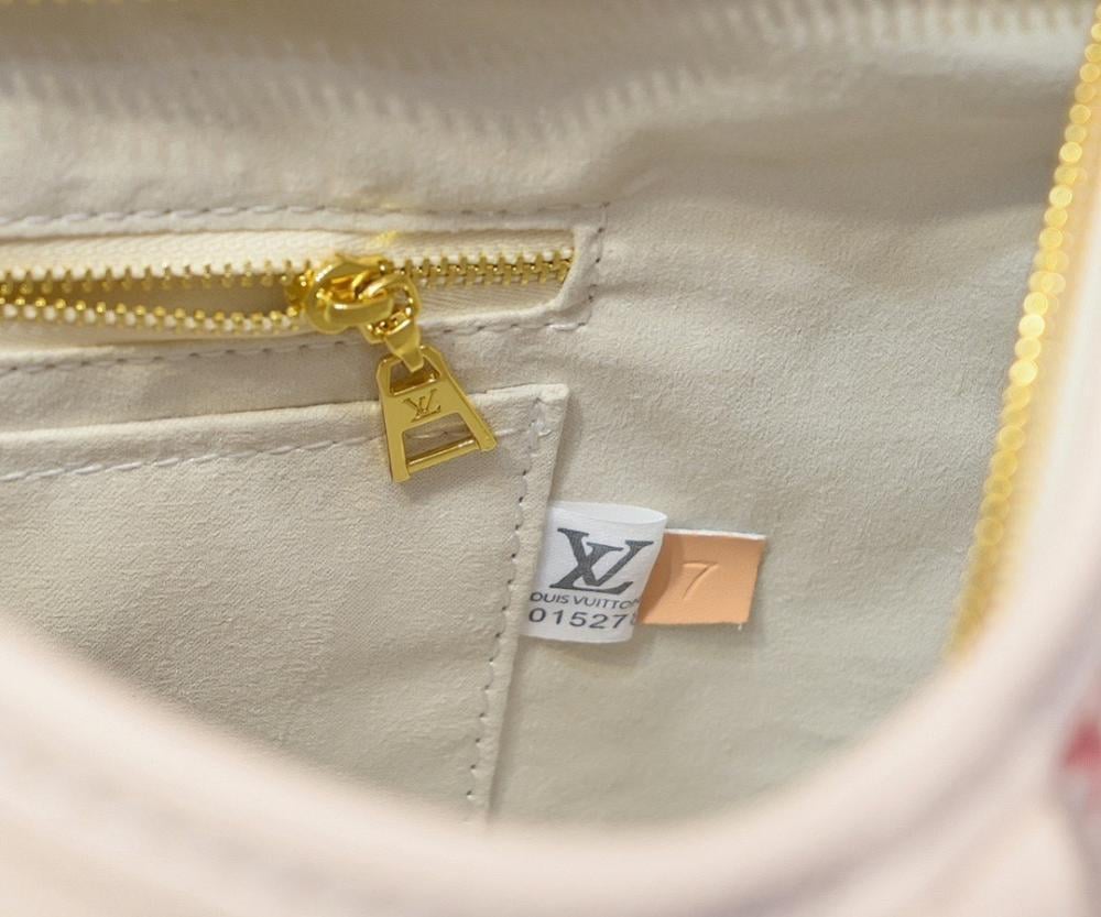 Alma Leather Shoulder Bag
