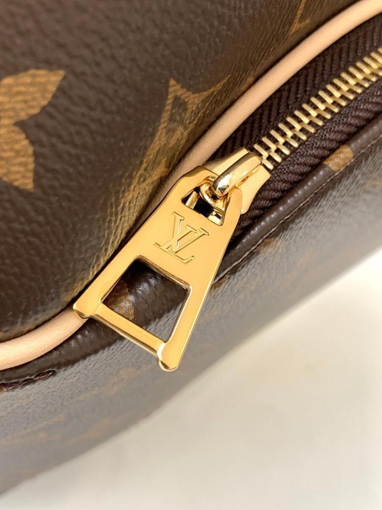 Luxury Leather Shoulder Bag – Limited Edition