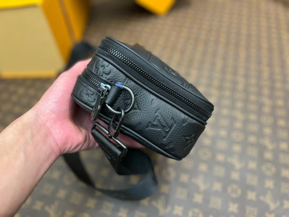 Elegant Premium Black Leather Crossbody Bag