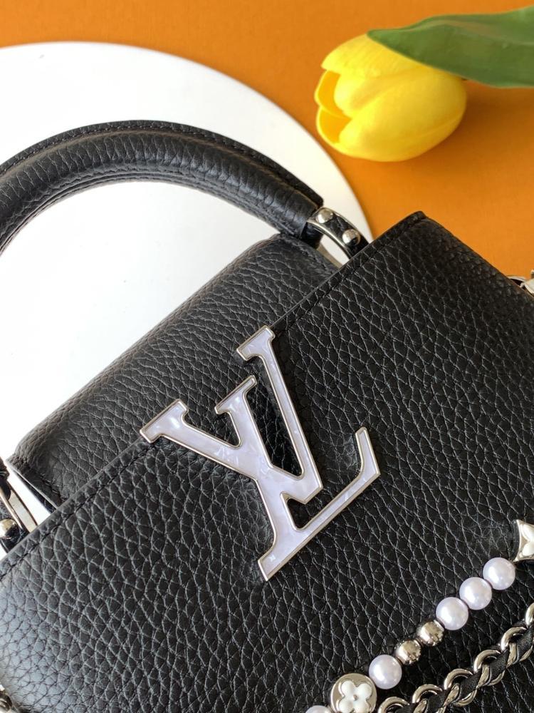 Classic Leather Shoulder Bag