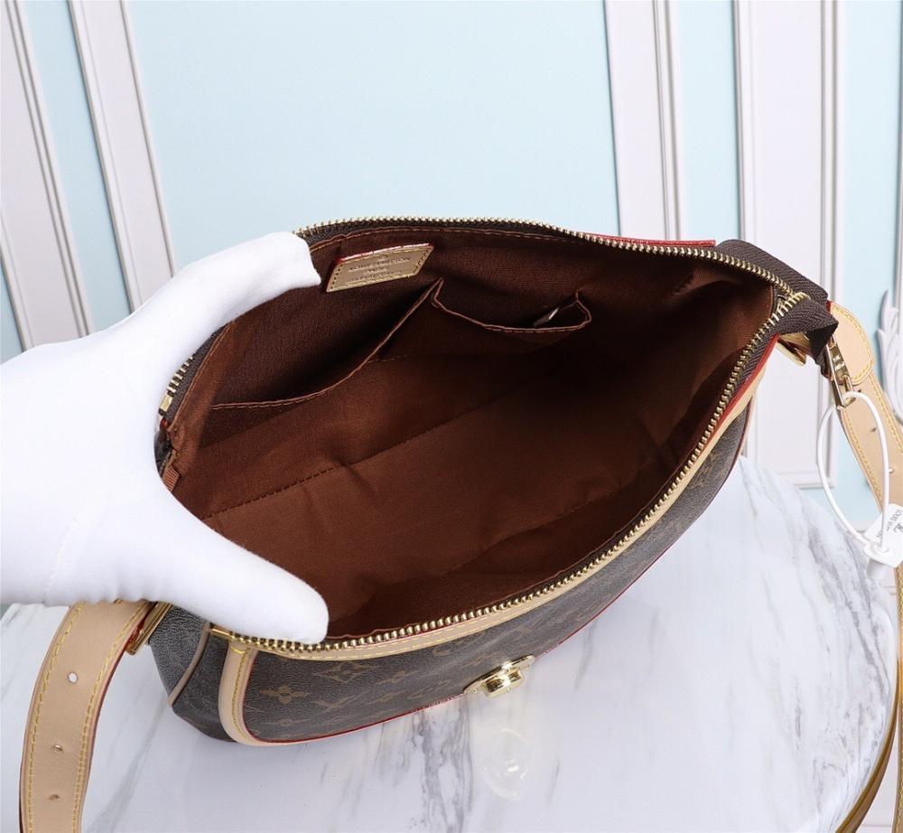 Modern Refined Shoulder Bag