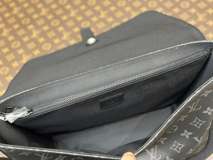 Elegant Calfskin Shoulder Bag – Special Edition