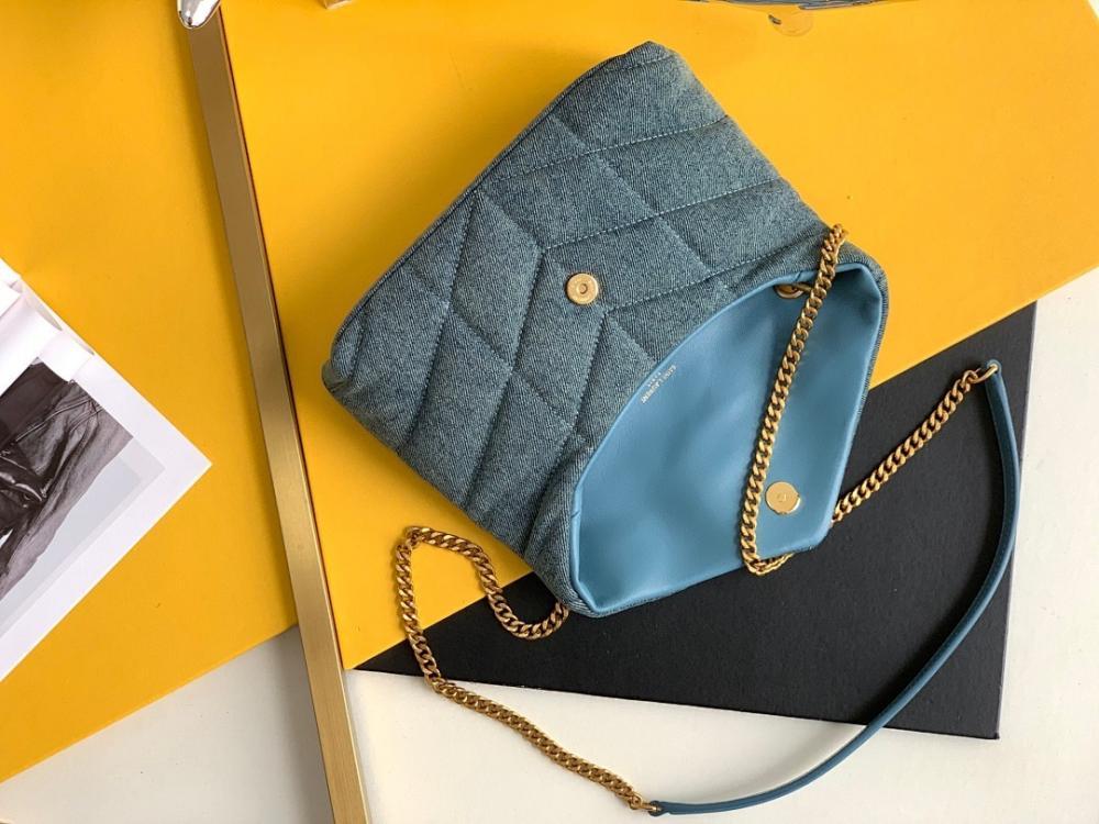 Stylish Gold Crossbody Bag – Special Edition