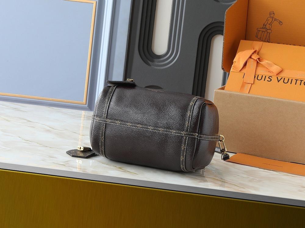 Classic Italian-Inspired Crossbody Bag