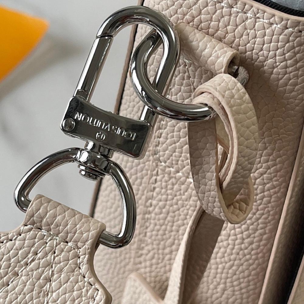 Modern Elegant Leather Top Handle Bag – Limited Edition