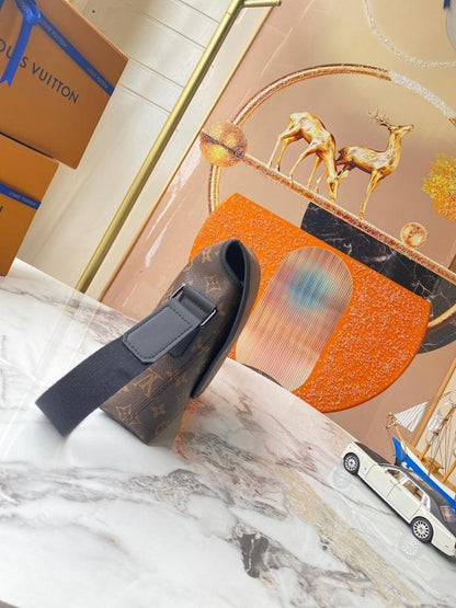 Modern Refined Shoulder Bag