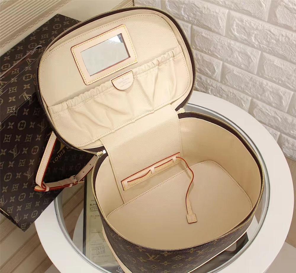 Stylish Refined Gold Monogram Leather Shoulder Bag