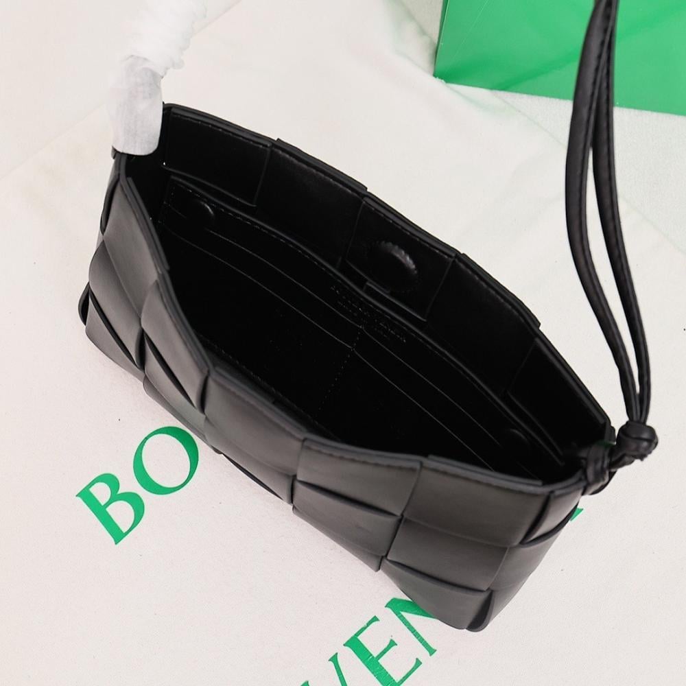 Modern Stylish Woven Shoulder Bag