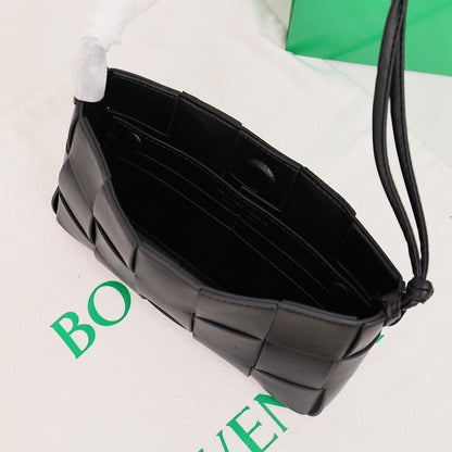 Modern Stylish Woven Shoulder Bag