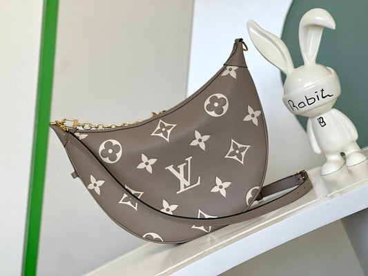 Classic Leather Shoulder Bag – Limited Edition