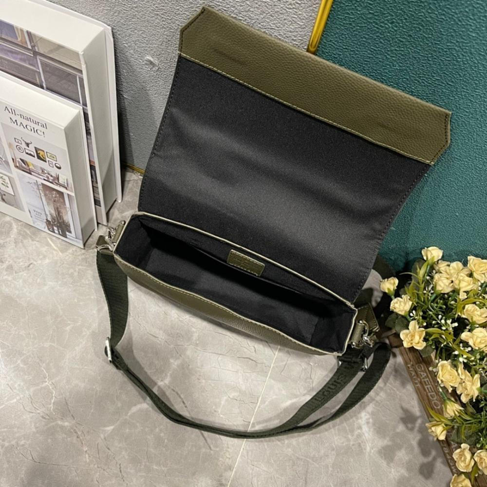 Stylish Leather Shoulder Bag – Limited Edition