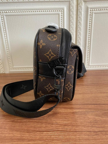 Stylish Refined Black Canvas Travel Bag