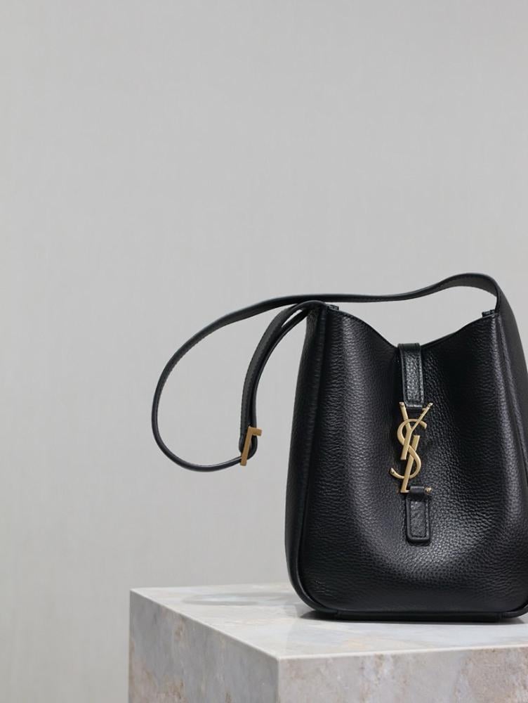 Alma Leather Shoulder Bag