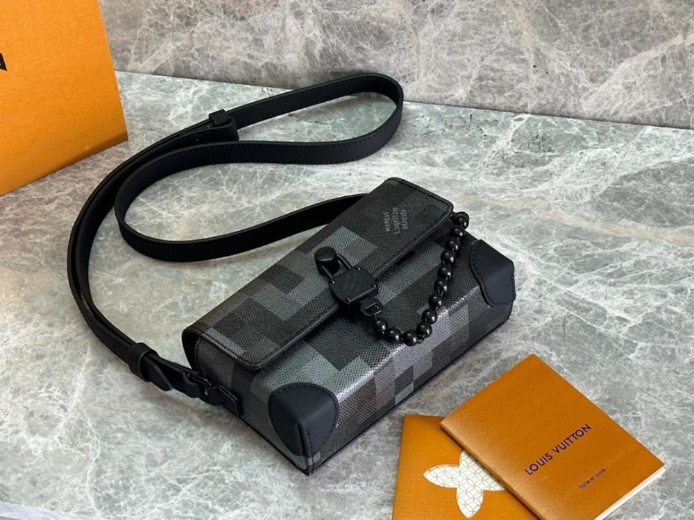 Modern Refined Black Shoulder Bag