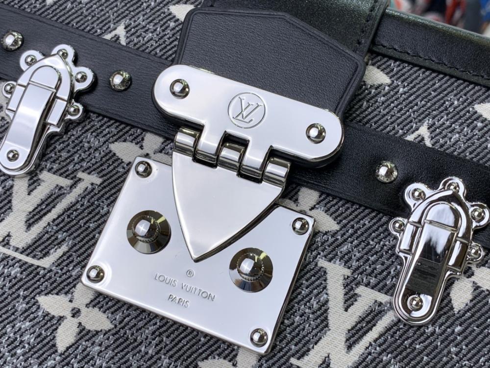 Elegant Shoulder Bag